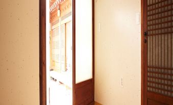 Jongno Midam Hanok Stay