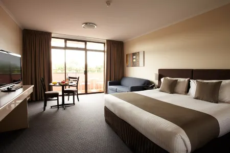 Comfort Hotel Adelaide Meridien Отели рядом с достопримечательностью «Аделаида Овал»