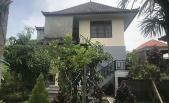 Pondok Gusti Homestay RedPartner