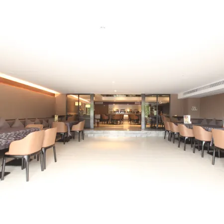 Dynasty Hotel (Shenzhen Futian Port) Отели рядом с достопримечательностью «Контрольн-пропускной пункт Локмачау»