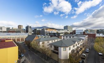 The Old Woolstore Apartment Hotel