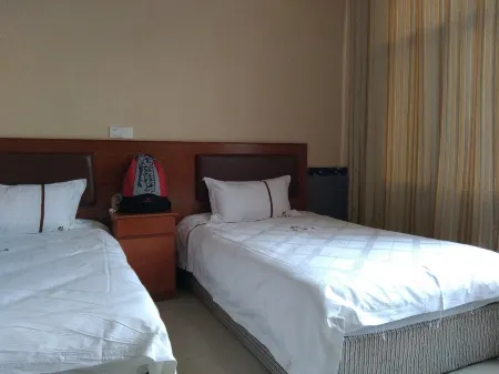 Yongzhou Lvyuan Hotel Отели рядом с достопримечательностью «Yongzhou Normal College»