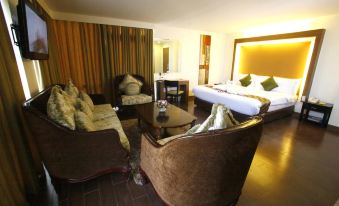 The Ritz Hotel at Garden Oases - Housity