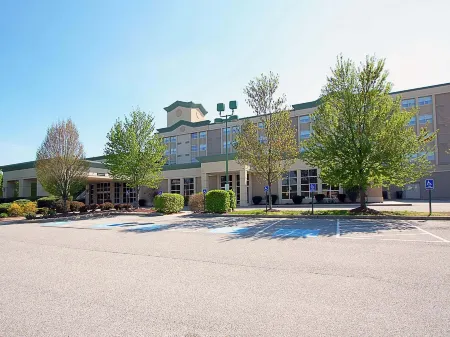 Four Points by Sheraton York Отели в г. Манчестер Тауншип