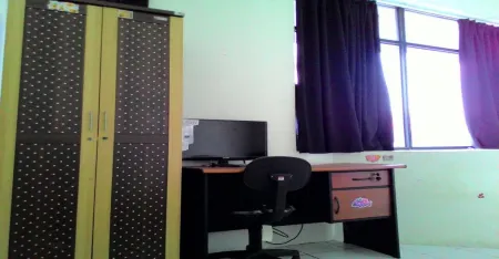 DS Colive Siliwangi Отели рядом с достопримечательностью «Istana Batu»