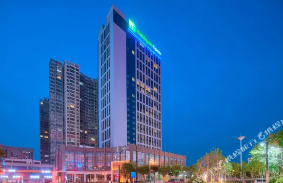 伊川濱河智選假日酒店