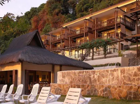 Altamare Dive and Leisure Resort Anilao Отели рядом с достопримечательностью «Aiyanar Beach and Dive Resort»