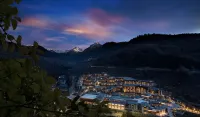 Hilton Jiuzhaigou Resort Hotels in Zhongzha Furrow Luneng Resort