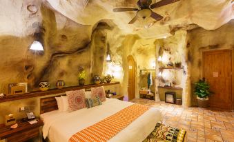 Dinoman Hotel