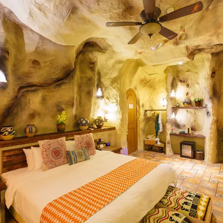 Dinoman Hotel