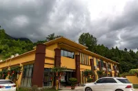 Mingyue Bashan Hotel Hotels near Batai Mountain