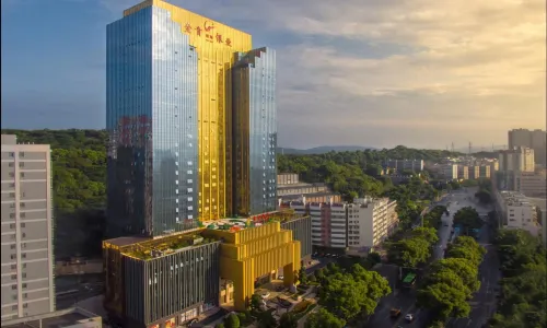 Royale Tower Hotel