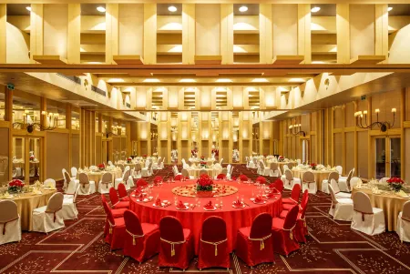 Regency Art Hotel Отели рядом с достопримечательностью «Либвинский Дом»