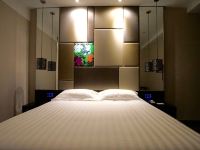 桔子酒店(上海外滩外白渡桥店) - 商务大床房