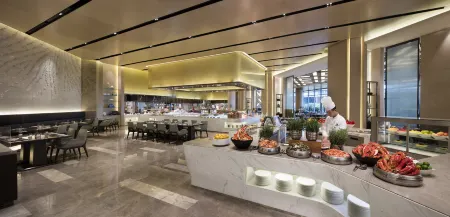 JW Marriott Hotel Shenzhen Bao'an Отели рядом с достопримечательностью «Спортивный центр Боань-поле для плавания»