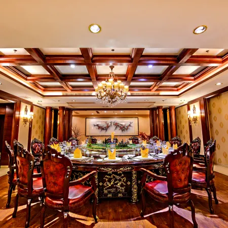 Linyin Holiday Hotel