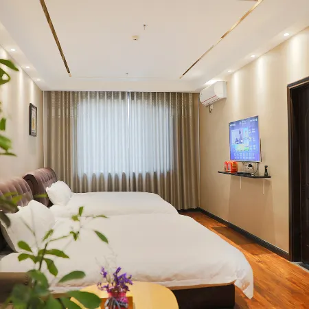 Yunding Business Theme Hotel (Anyang Normal University Huaqian New World)
