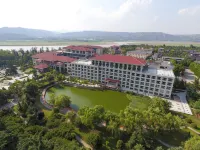Swan Lake International Hotel Hotels near Bell and Drum Tower & Gantang Garden
