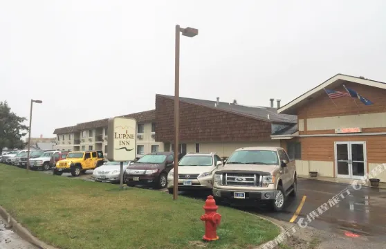 雷德洛奇魯冰花酒店