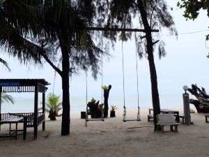 Tharadol Beach Resort