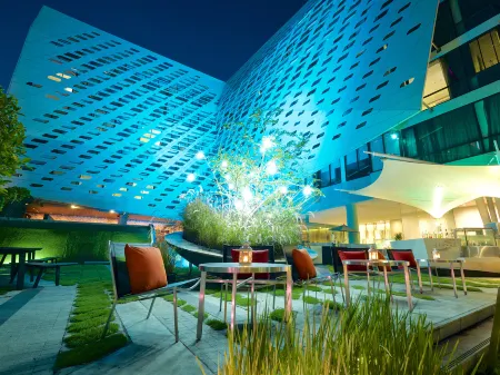 LiT BANGKOK Hotel