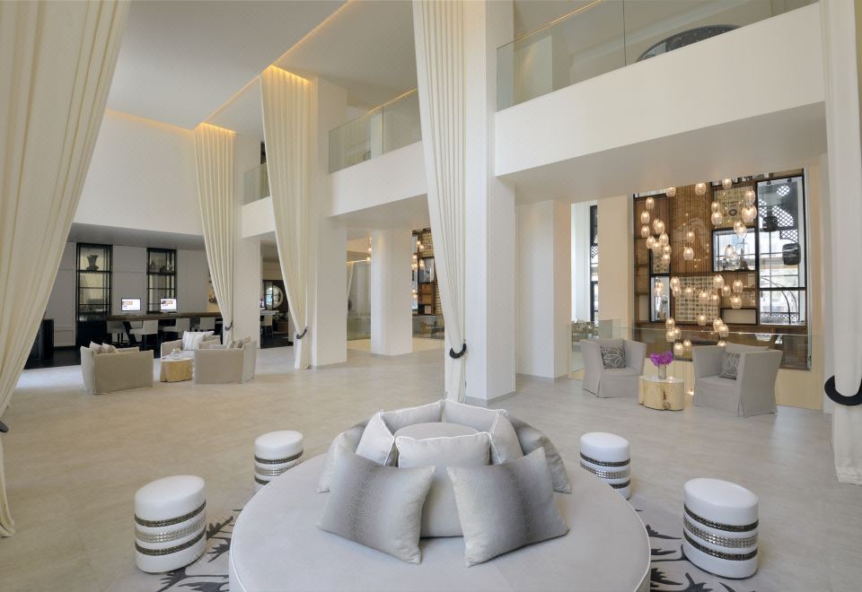 2. 호텔 불러바드 ..