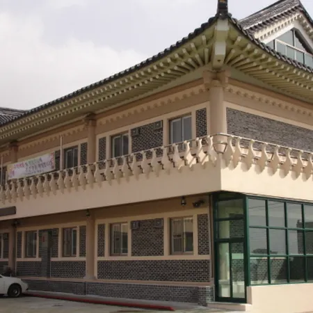 Silla Youth Hostel Gyeongju Отели рядом с достопримечательностью «Храм Голгулса»
