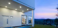 The Mare Pool Villa Pension