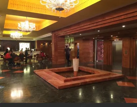 Grand Отели рядом с достопримечательностью «Крепость Керим-хан»