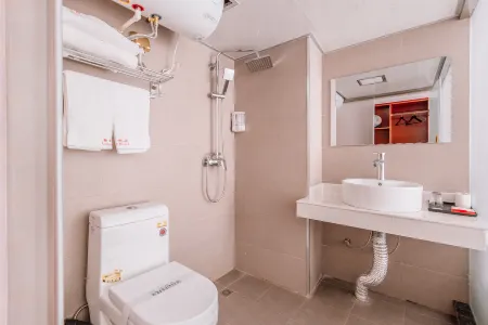 Yaxuan Hotel (Kunming South Railway Station Seventh Street Branch) Отели рядом с достопримечательностью «Kunming University of Technology Chenggong Campus College of Mechanical and Electrical Engineering»