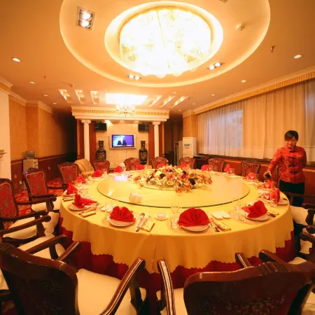 Pingliang Longdong Pearl Hotel (Gansu Medical College TiYu Park)