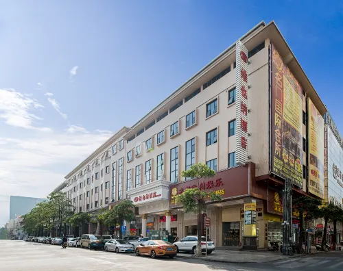 Vienna Hotel (Zhongshan Dengdu Guzhen Store) - parking