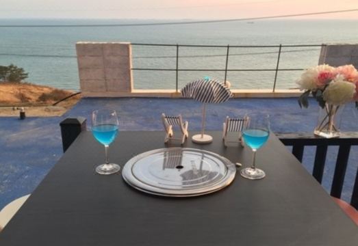 2. 산토리니앤..