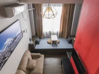 成都玛夏布鲁户外酒店 - 红与黑雪山复式家庭双床房