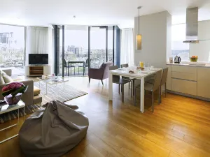 체발 쓰리 키스 앳 더 타워 오브 런던