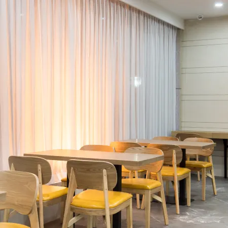 Junyi Collection Hotel (Zhoushan Kaihong Square)