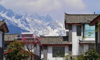 Lijiang North View Holiday Villa