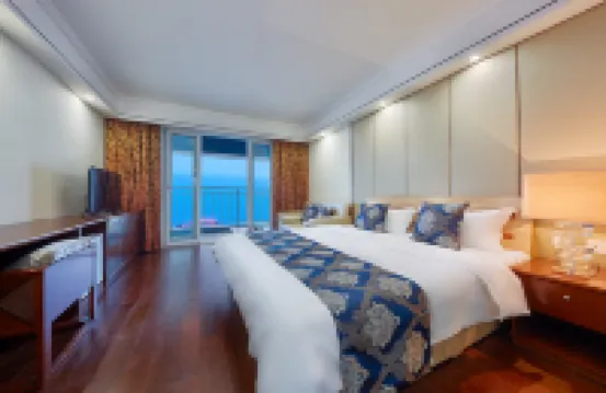 Huayuhai Light Luxury Seaview Apartment