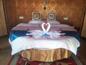 Tonghu Grassland Mongolian Yurt Hotel