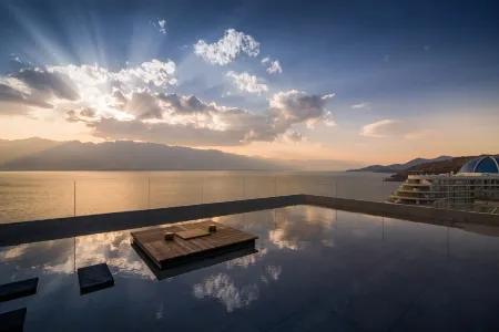 Dali Verdant Whisper·Stone Hill Seaview Inn