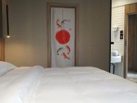 橙子时尚酒店(巢湖火车站店) - 优选大床房