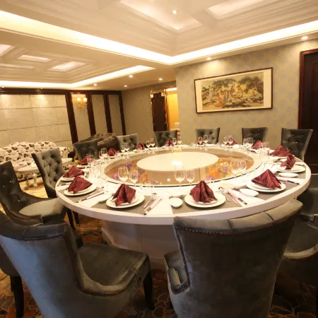 Haiyi Hotel (Jingmen Yintai City Jingchu Institute of Technology)