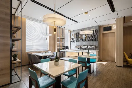 U-Mine Hotel (Baoding Railway Station Yuhua West Road) Отели рядом с достопримечательностью «Baoding Bus Changchengchang Station»