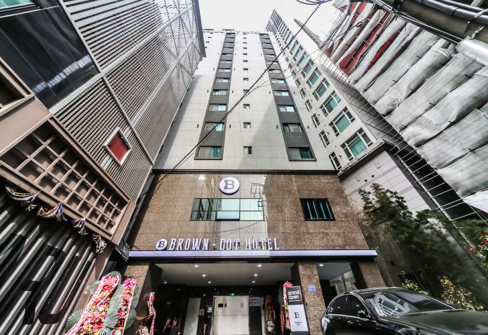 2. 브라운도트호텔 ..