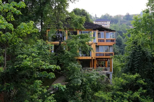Maple Hotel