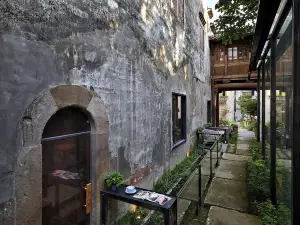 Yujian No.8 (Huangshan Tunxi Old Street)