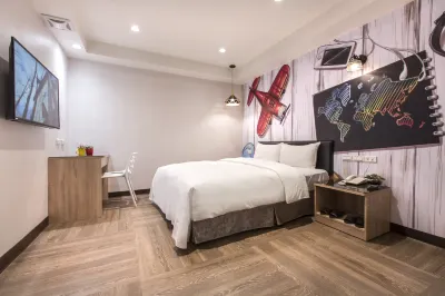 The Young Hotel Hotels near Yuan Kuang Ch'an Monastery
