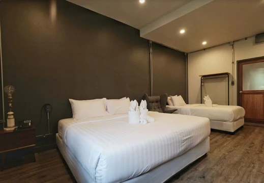 รูปภาพของไอรอน เทอตี้ทู โฮเทล