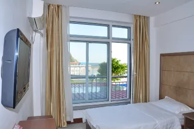 Donggang Zhonghua Holiday Hotel Hotels near Dagushan Ancient Architectural Complex