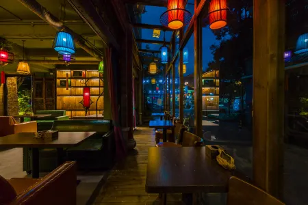 26Life Hotel For Dream Travelers (Kunming Guandu Ancient Town) Отели рядом с достопримечательностью «Kunming Railway Vocational and Technical College (Yangfu Campus)»